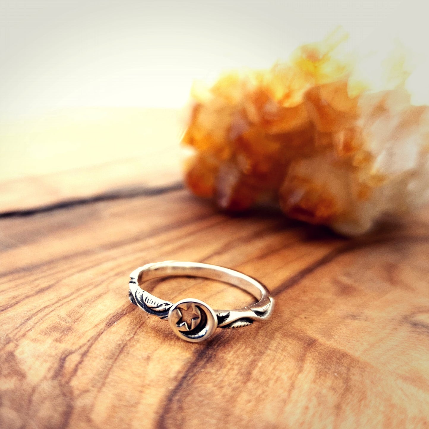 GRANDEUR 4 . Prête à expédier . Petite bague à motifs en argent