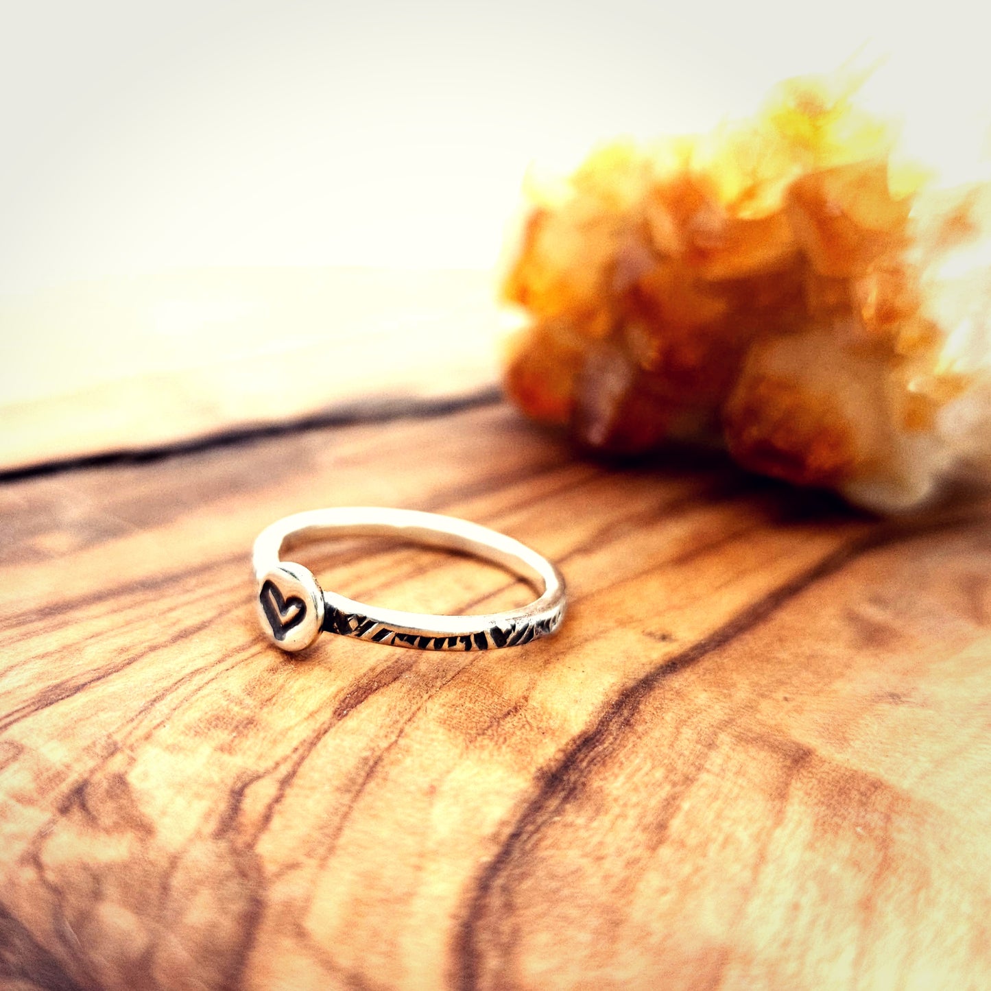 GRANDEUR 5 . Prête à expédier . Petite bague à motifs en argent