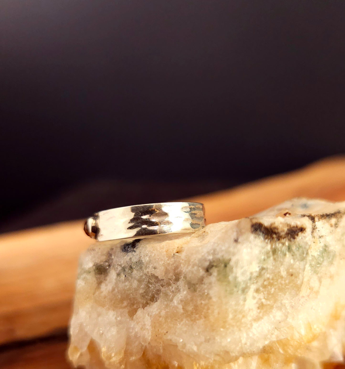 GRANDEUR 5. Prête à expédier . Petite bague à motifs en argent