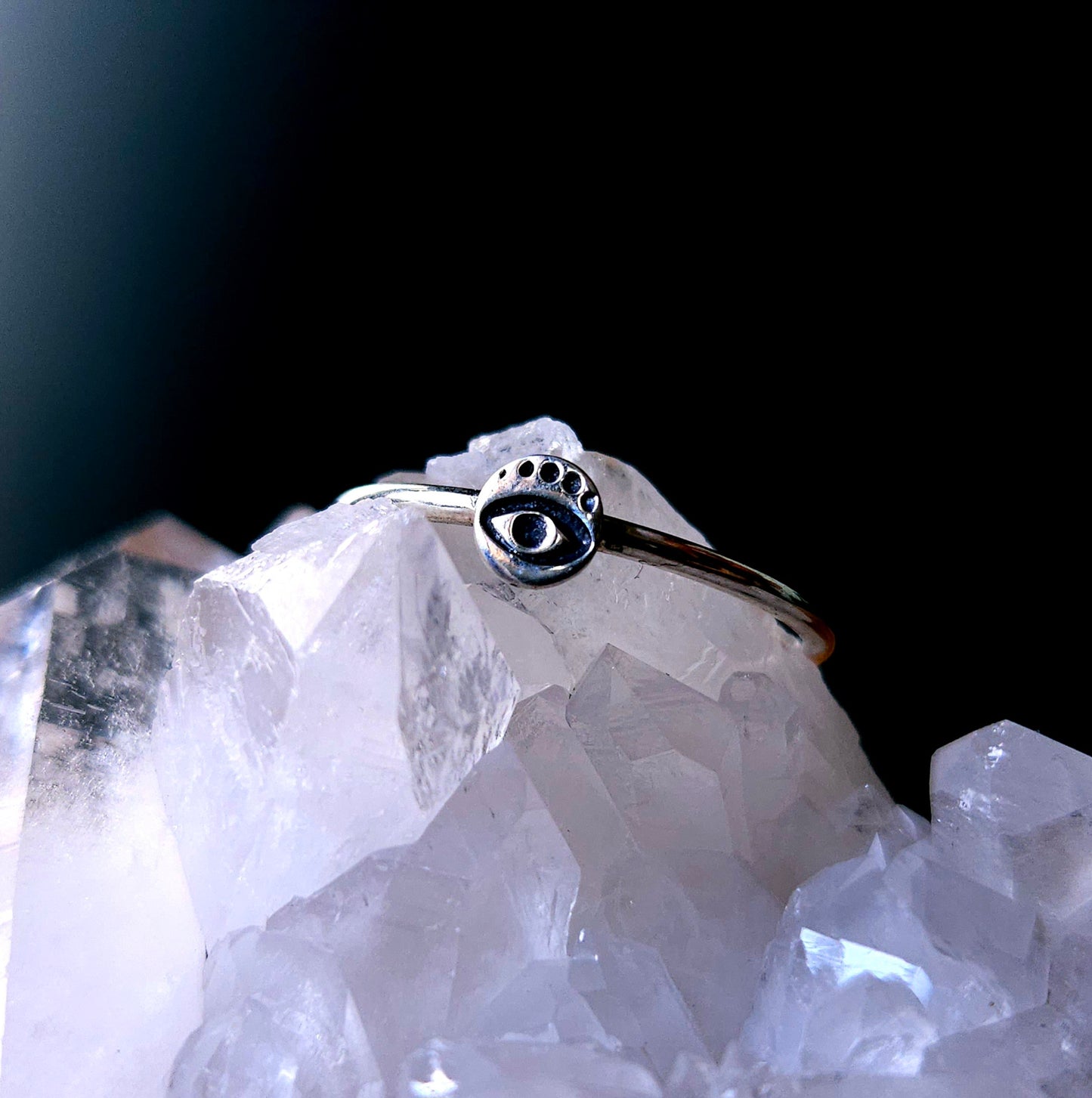 GRANDEUR 4¾, 7½, 9½, 10, 13 Prête à expédier . Petite bague à motifs en argent