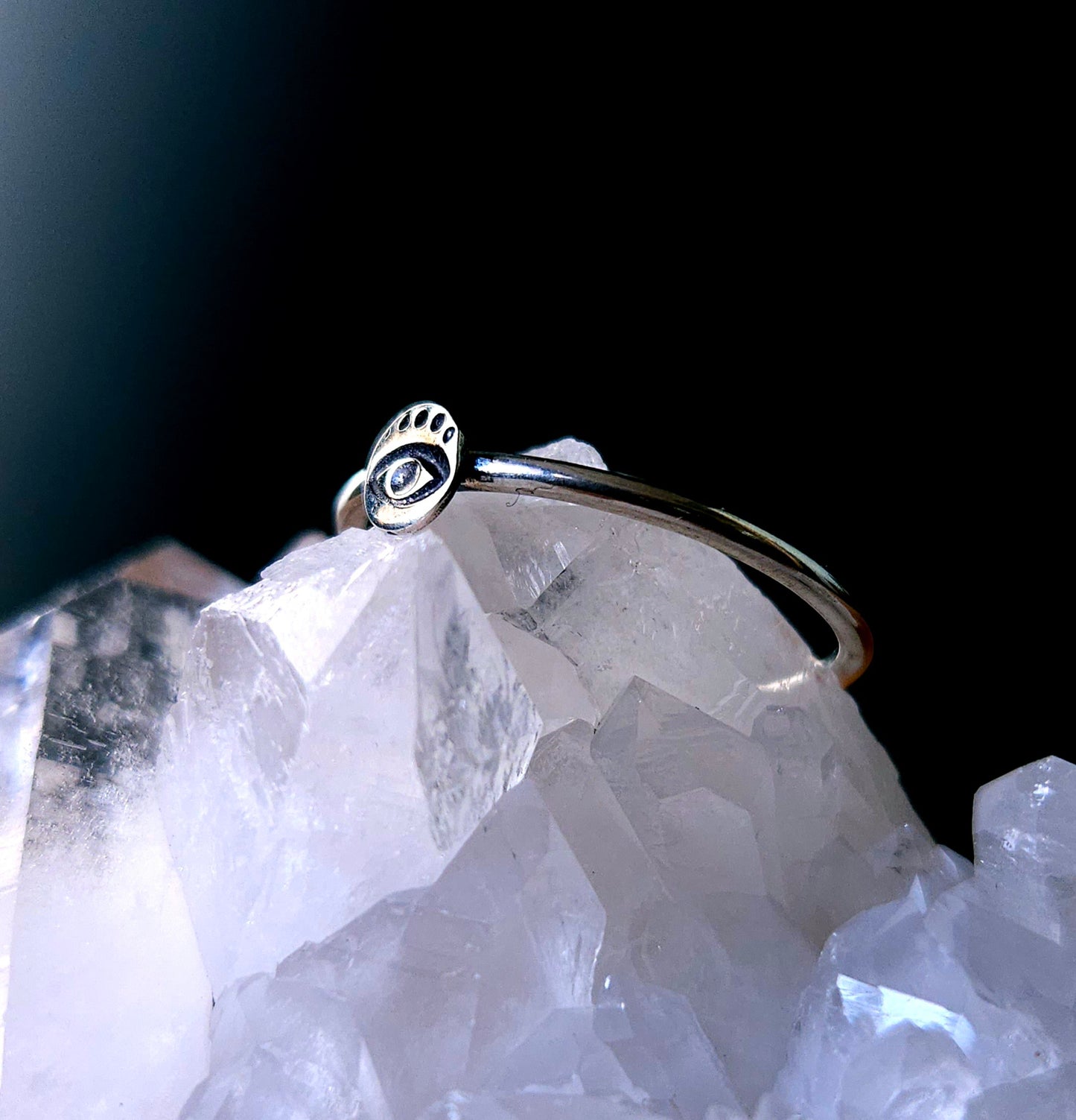 GRANDEUR 4¾, 7½, 9½, 10, 13 Prête à expédier . Petite bague à motifs en argent