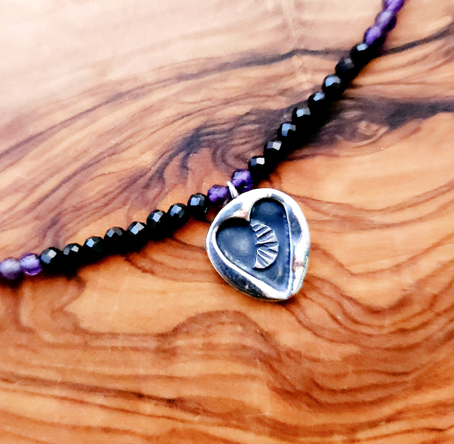 Collier de pierres avec breloque Coeur