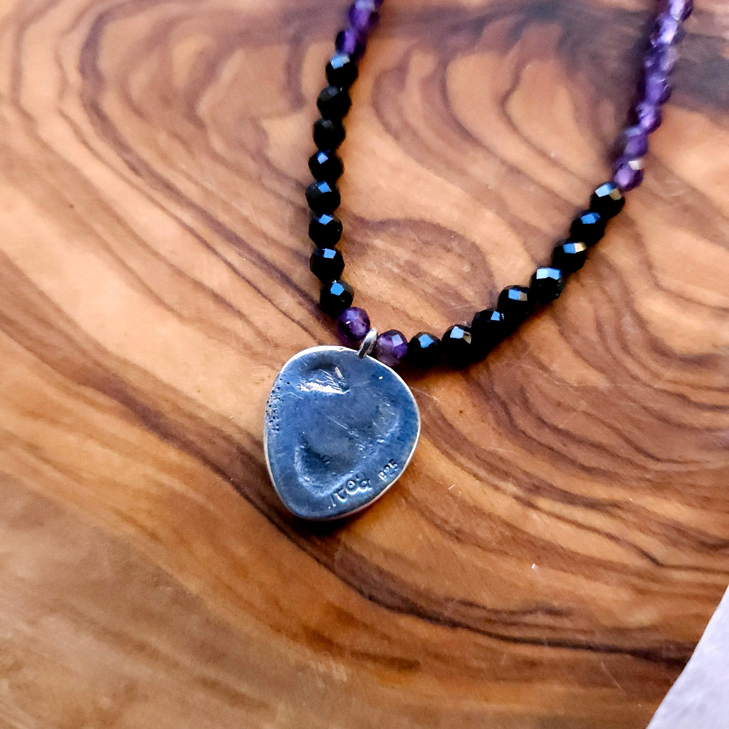 Collier de pierres avec breloque Coeur