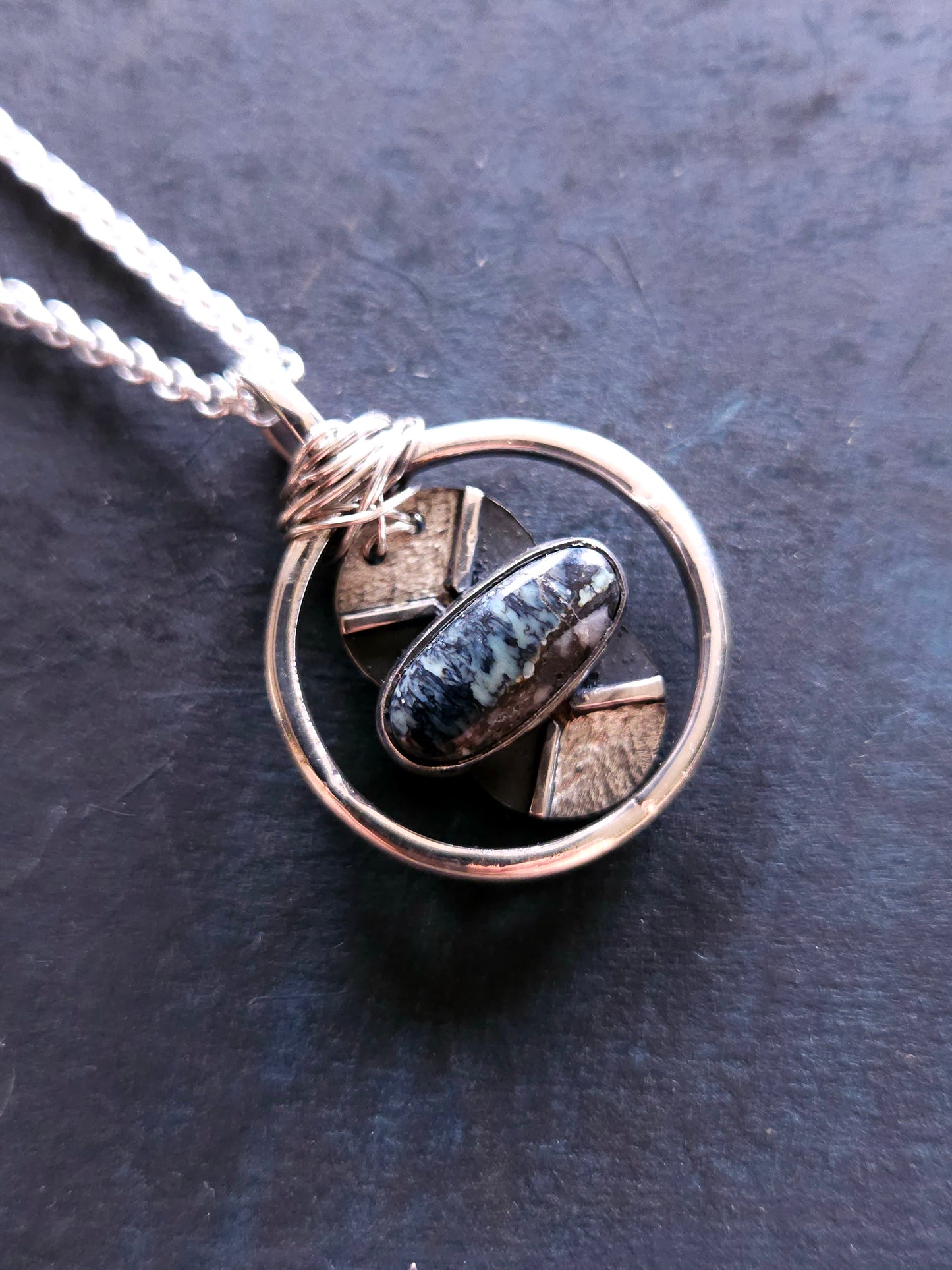 Jă•Yalik, petit pendentif en argent Sterling et Variscite