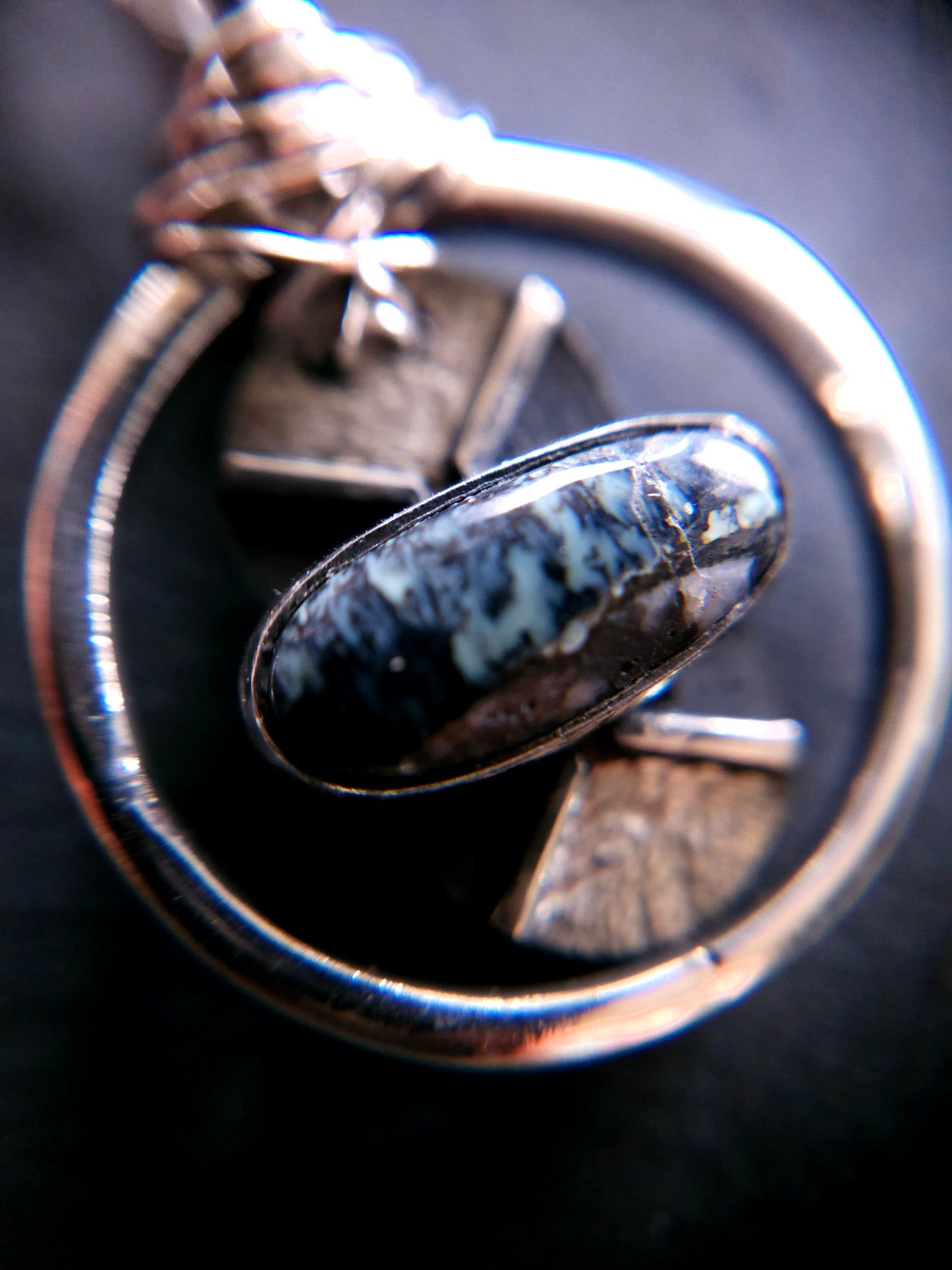 Jă•Yalik, petit pendentif en argent Sterling et Variscite