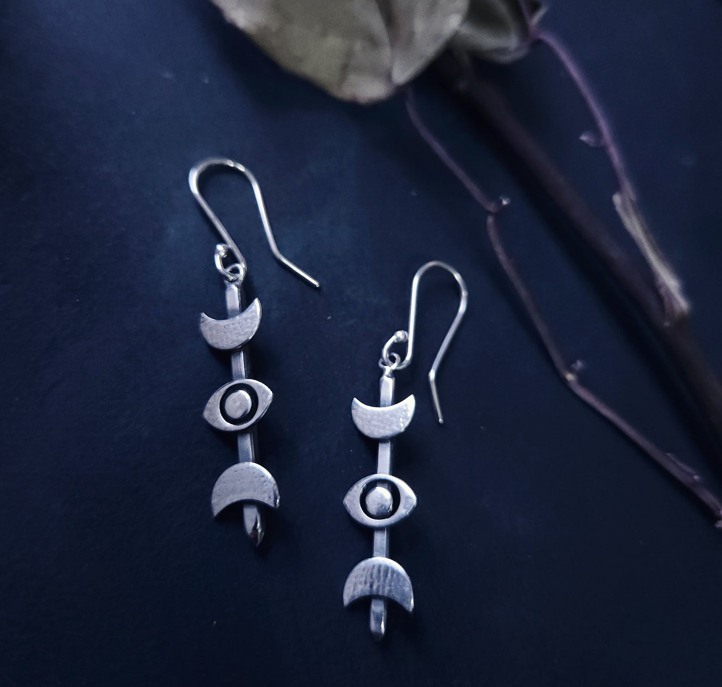 Boucles d’oreilles lunaires en argent sterling – œil protecteur et lunes – Gardienne des cycles