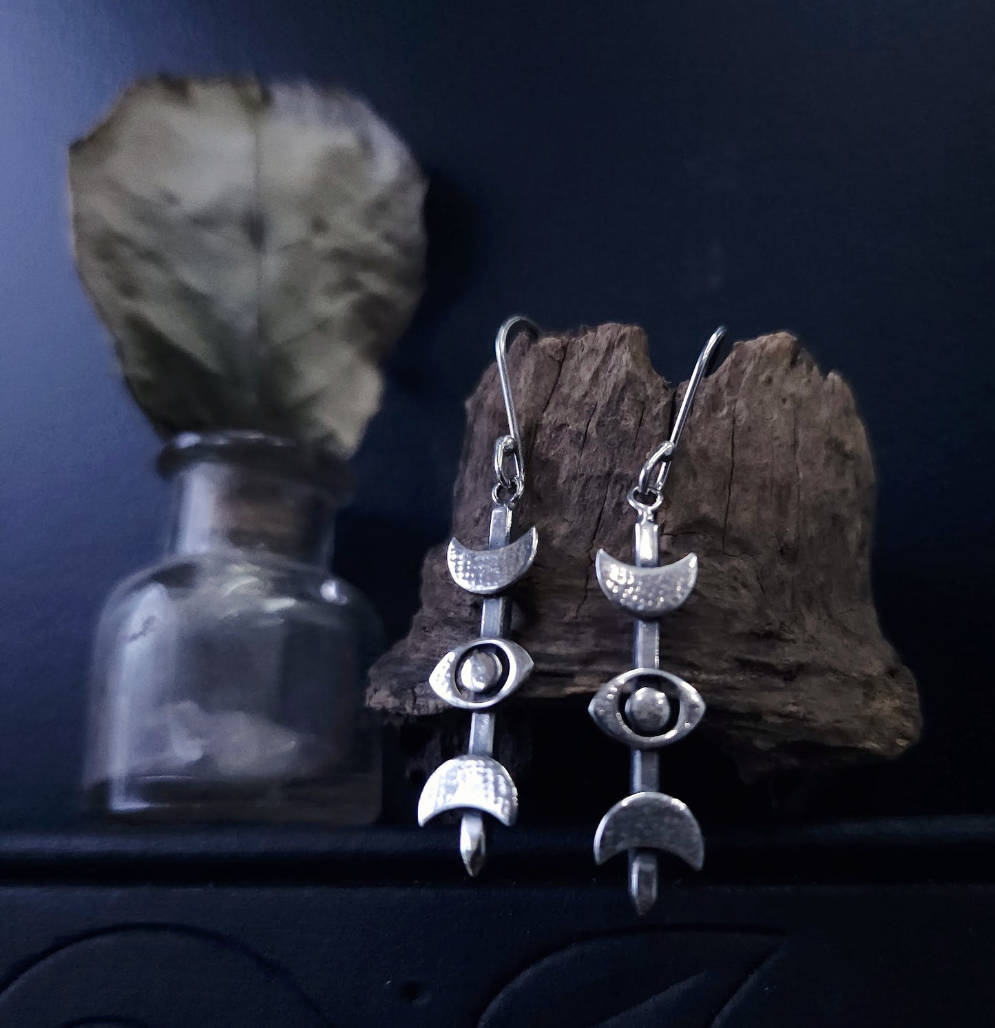 Boucles d’oreilles lunaires en argent sterling – œil protecteur et lunes – Gardienne des cycles