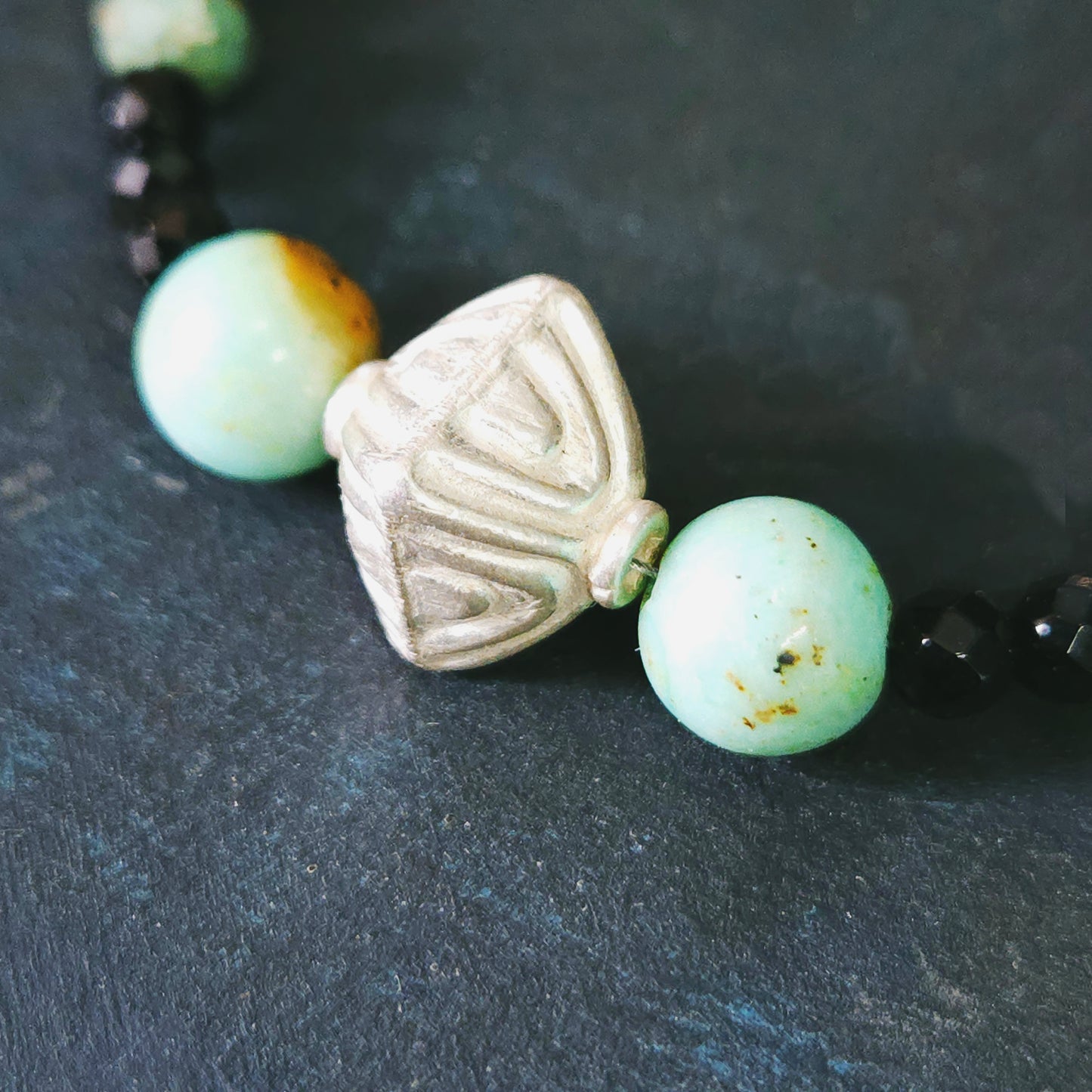 Bracelet en turquoise facettée avec billes d’argent sterling – bijou d’harmonie et d'affirmation (Copie)