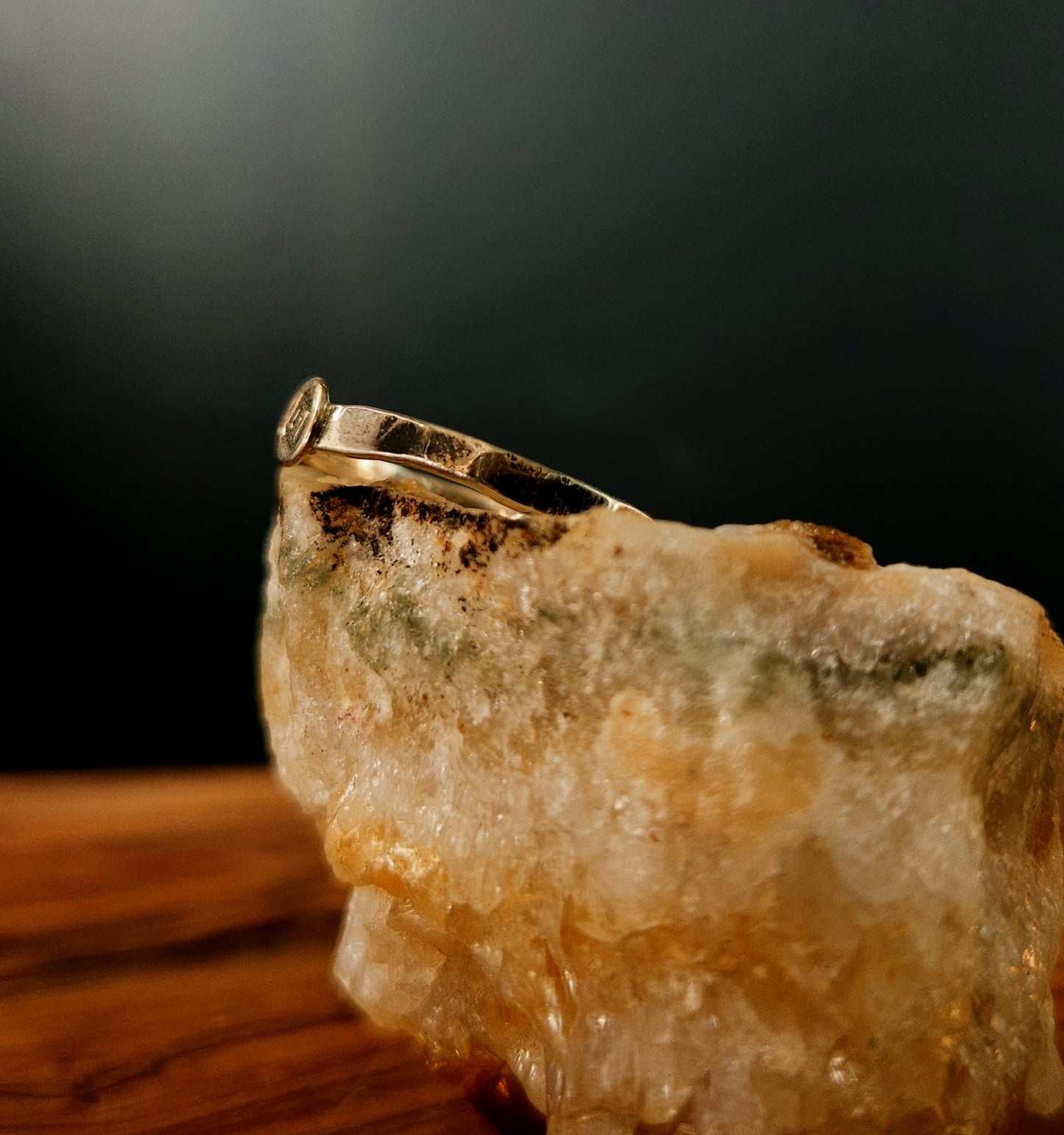 GRANDEUR 9. Prête à expédier . Petite bague à motifs en argent