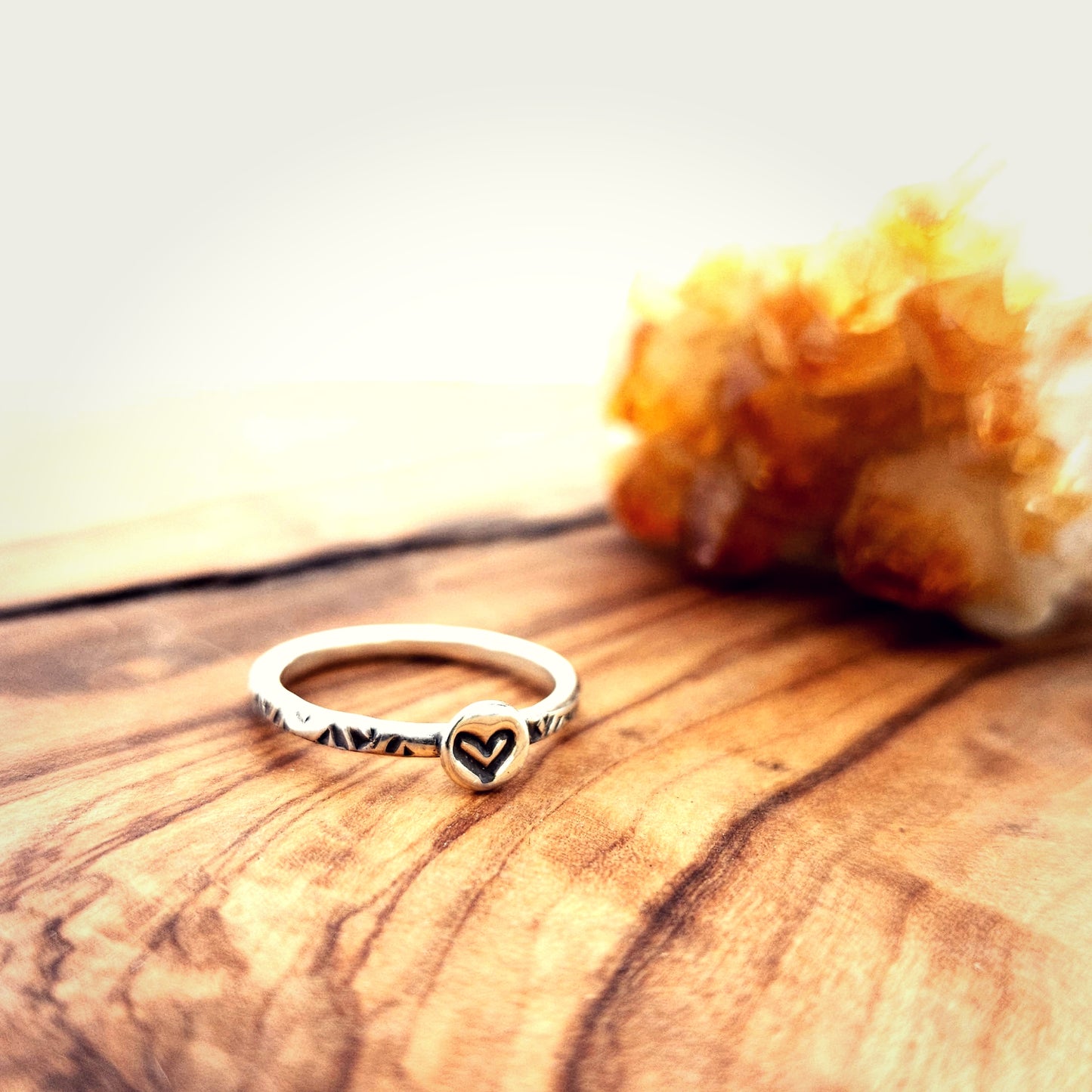 GRANDEUR 5 . Prête à expédier . Petite bague à motifs en argent