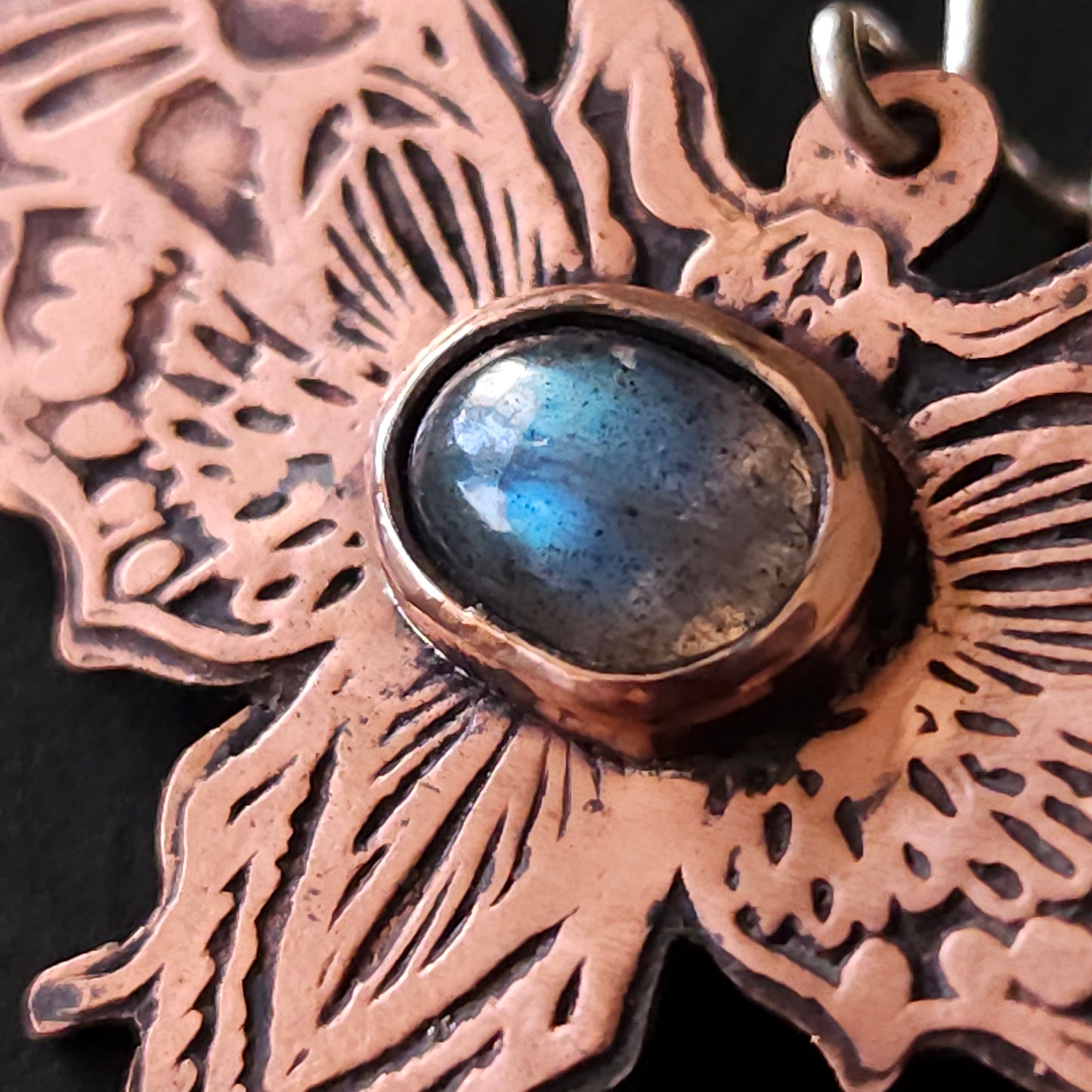 Boucles d'oreilles Papillon de nuit en cuivre et Labradorites ovales