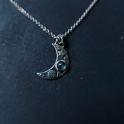 Pendentif Lune en argent sterling avec labradorite – symboles soudés à la main
