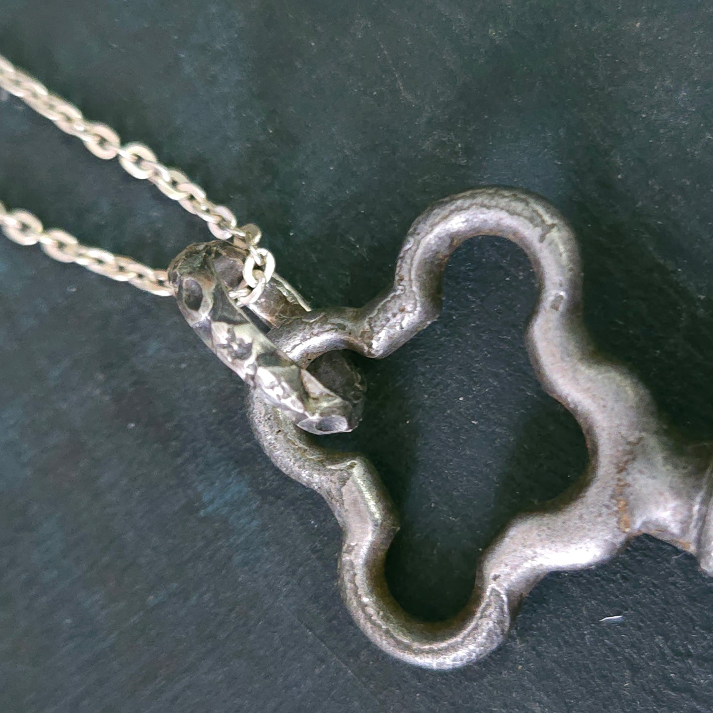 🗝️ Pendentif “Clé intérieure” – clé antique & argent sterling