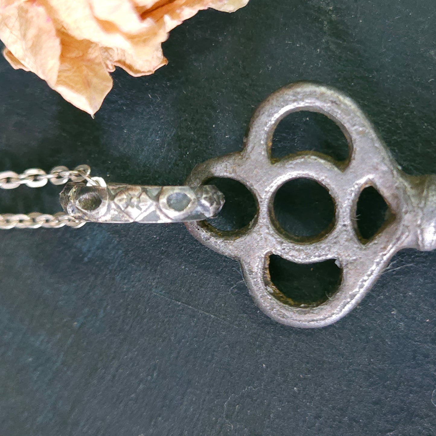🗝️ Pendentif “Clé intérieure” – clé antique & argent sterling