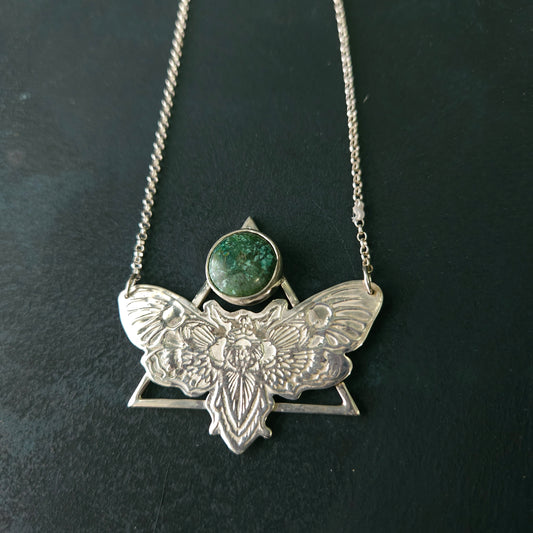 Collier Papillon de nuit avec turquoise - symbole de transformation