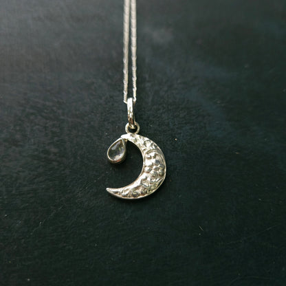 Pendentif lune en argent avec pierre de lune