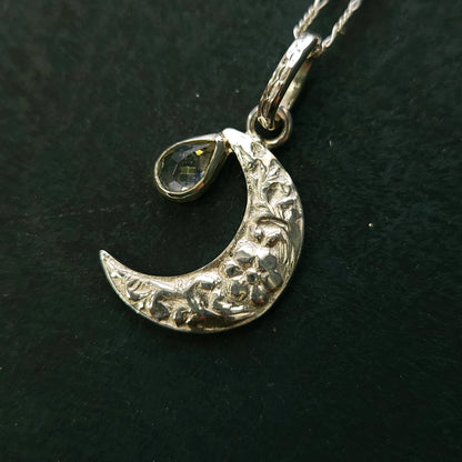 Pendentif lune en argent avec pierre de lune