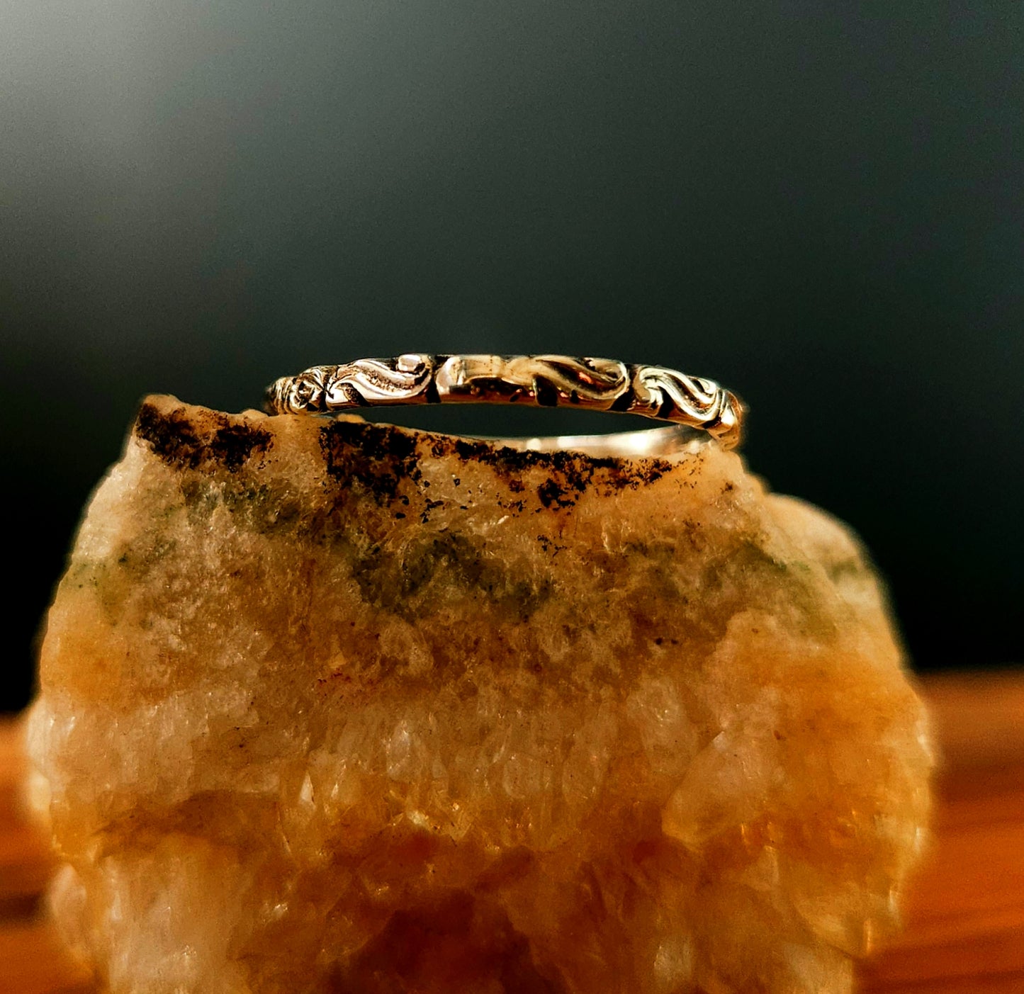 GRANDEUR 11. Prête à expédier . Petite bague à motifs en argent