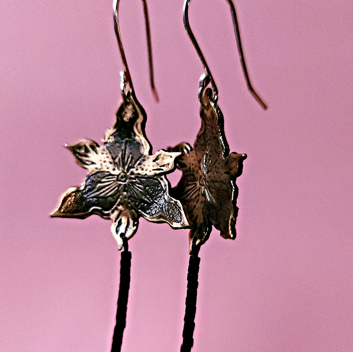 Boucles d'oreilles pendantes en bronze et perles Miyuki - Trille rouge
