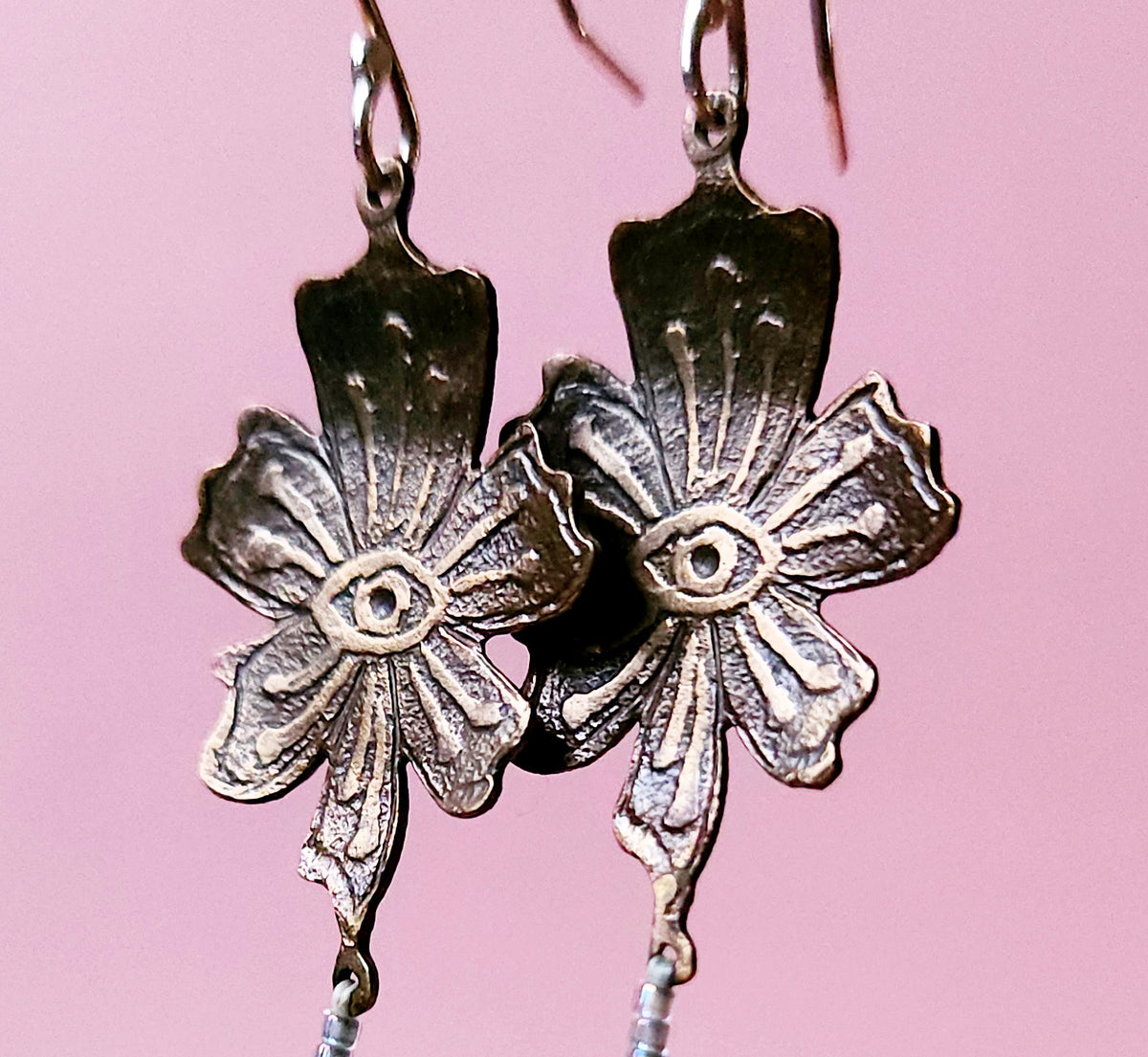 Boucles d'oreilles pendantes en bronze et perles Miyuki - Fleur imaginaire 1