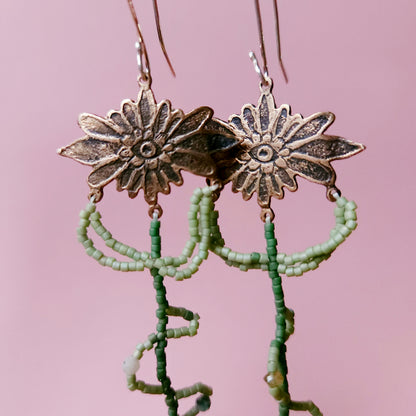 Boucles d'oreilles pendantes en bronze et perles Miyuki - Marguerite imaginaire