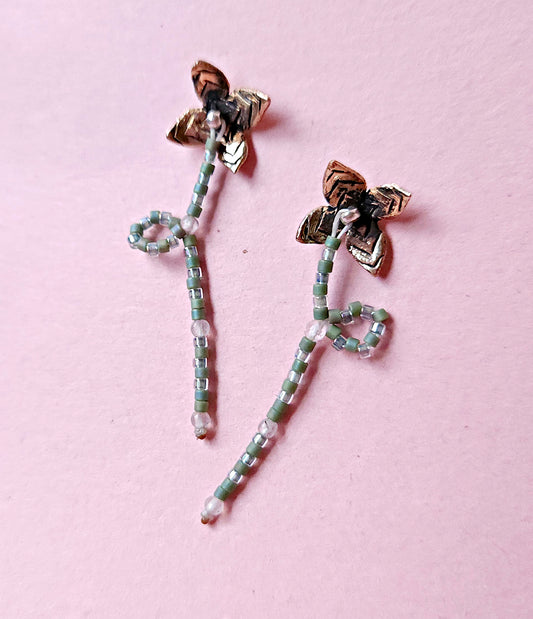Boucles d'oreilles à tiges en bronze et perles Miyuki - Petite fleur imaginaire