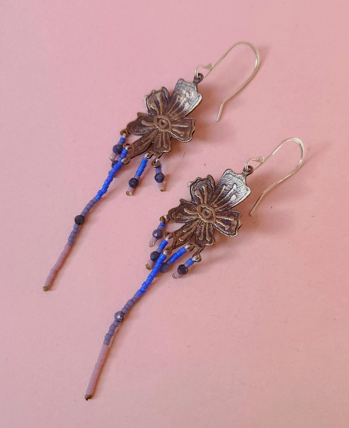 Boucles d'oreilles pendantes en bronze et perles Miyuki - Fleur imaginaire 1