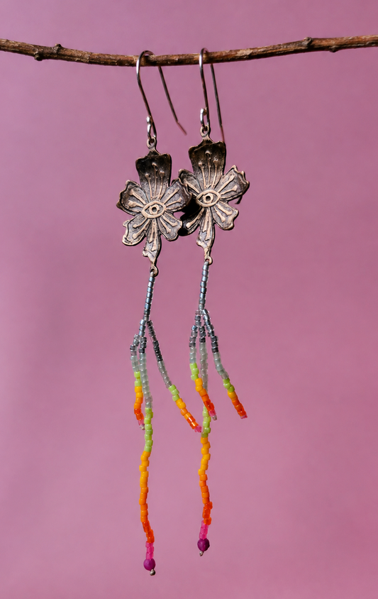 Boucles d'oreilles pendantes en bronze et perles Miyuki - Fleur imaginaire 1