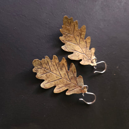 Grandes boucles d’oreilles feuilles de chêne en laiton – crochets argent sterling faits main