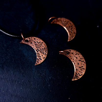 Collier Lune "Aluna" en cuivre texturé